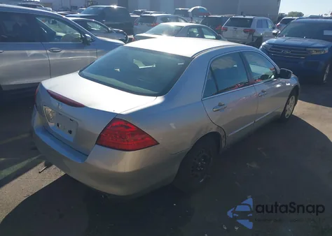 2007 Honda Accord 2.4 Lx z USA, uszkodzony, nr VIN 1HGCM56487A070392